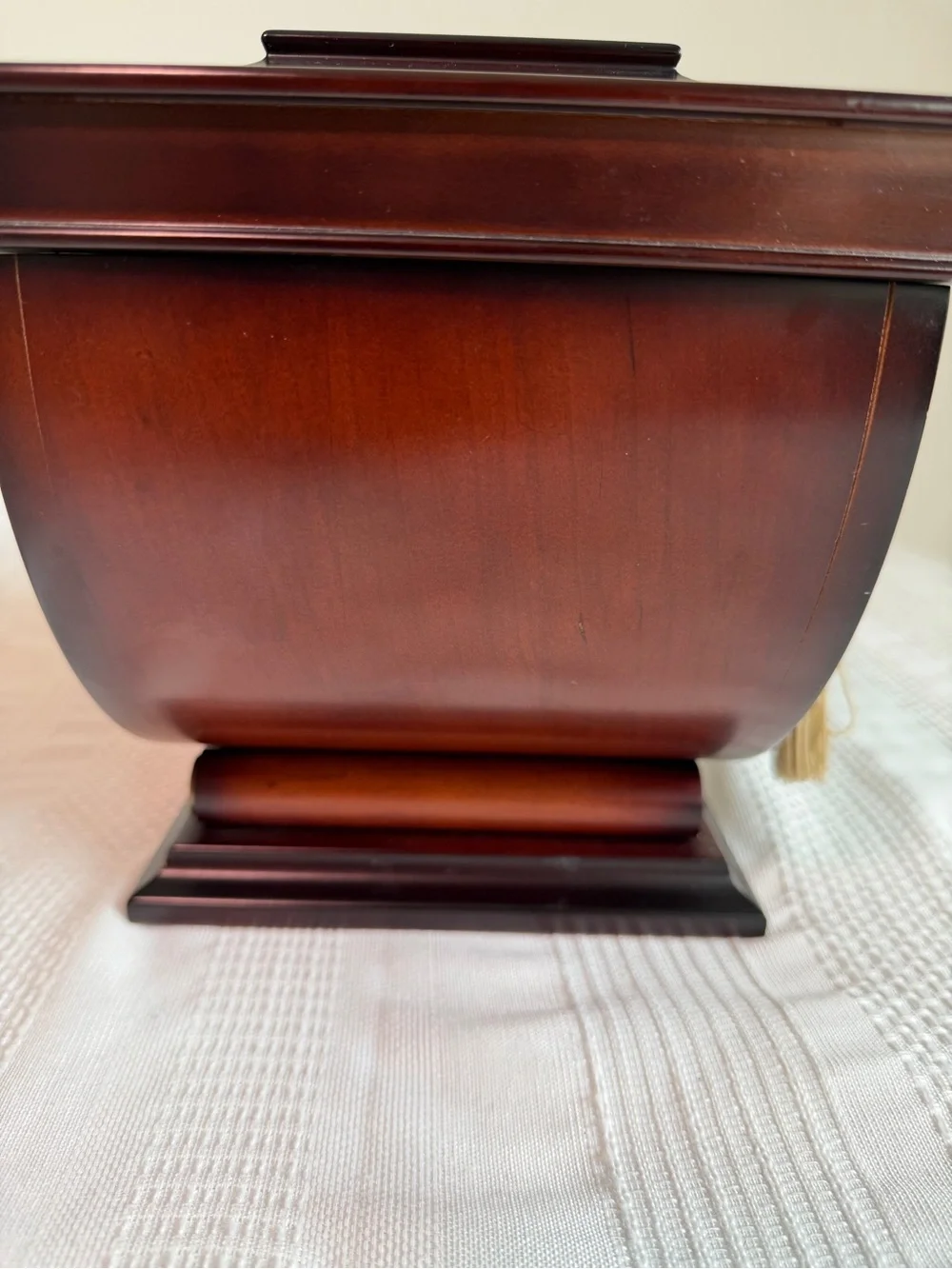 Vintage Cherry Mahogany Wood Bombay Company Chest. 1992-1996 Taiwan